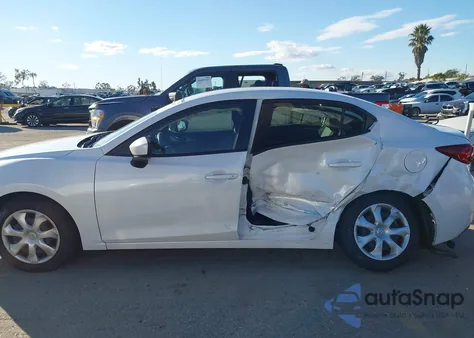 2018 Mazda Mazda3 Sport из США, поврежденный, VIN 3MZBN1U75JM176948